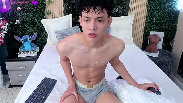 Snapshot of JoseLucian chatting on October 9, 2025, 7:45 pm JoseLucian online show from October 9, 2025, 7:45 pm