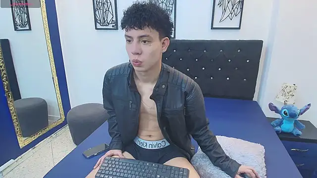 JoseLucian online show from December 16, 2025, 8:03 pm