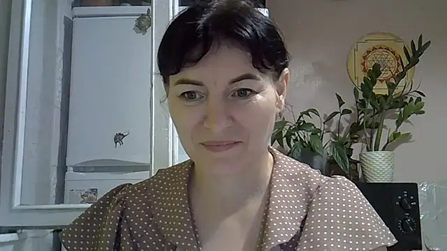 Krystal 82 online show from November 7, 2025, 4:07 pm