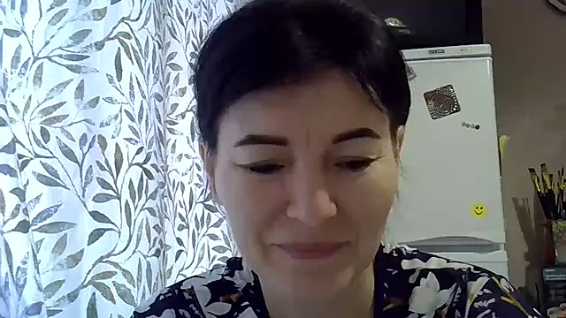 Krystal 82 online show from December 3, 2025, 8:34 am