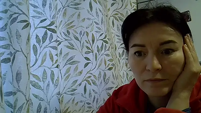 Krystal 82 online show from December 19, 2025, 10:33 am