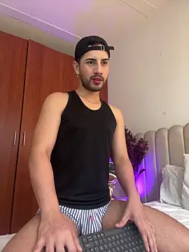 Snapshot of Dark_beauty2 chatting on October 22, 2025, 10:09 pm Dark beauty2 online show from October 22, 2025, 10:09 pm