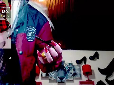 blondehot5v online show from September 25, 2025, 11:25 am