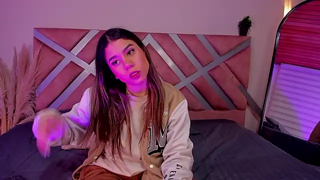 Rachell criss online show from March 29, 2026, 4:23 am