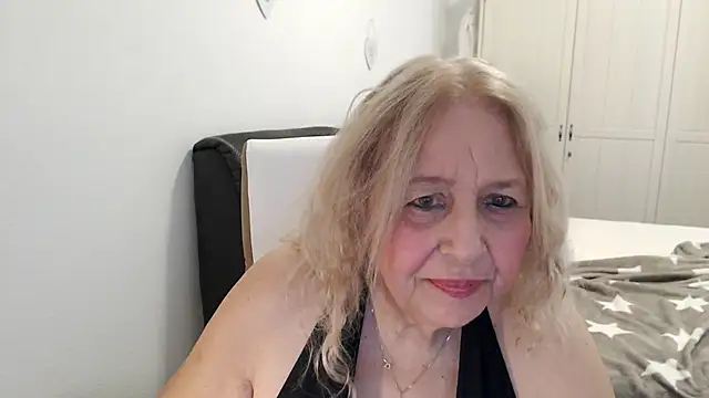 Snapshot of SusiLifeXXX chatting on June 18, 2026, 5:28 pm SusiLifeXXX online show from June 18, 2026, 5:28 pm