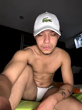 Snapshot of Mlkrrp chatting on November 19, 2025, 12:10 am Mlkrrp online show from November 19, 2025, 12:10 am