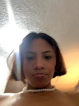 Snapshot of Nia_Desire chatting on November 18, 2025, 5:12 am Nia Desire online show from November 18, 2025, 5:12 am