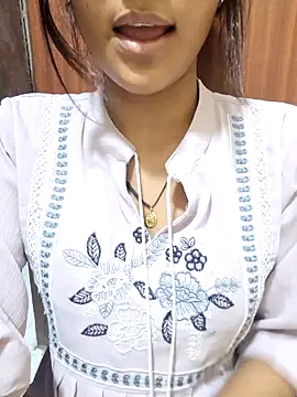 Snapshot of Raj-kumari chatting on July 9, 2026, 5:06 pm Raj-kumari online show from July 9, 2026, 5:06 pm