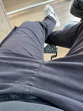 Snapshot of Mrdim26 chatting on September 9, 2025, 10:15 am Mrdim26 online show from September 9, 2025, 10:15 am