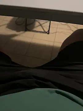 Snapshot of Mrdim26 chatting on September 14, 2025, 5:23 pm Mrdim26 online show from September 14, 2025, 5:23 pm