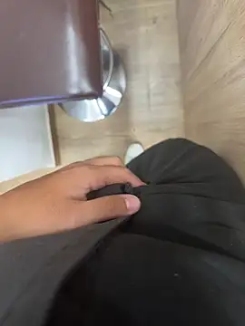 Snapshot of Mrdim26 chatting on October 7, 2025, 2:03 pm Mrdim26 online show from October 7, 2025, 2:03 pm