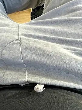 Snapshot of Mrdim26 chatting on October 9, 2025, 10:57 am Mrdim26 online show from October 9, 2025, 10:57 am