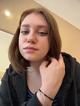 lucy-joy online show from April 7, 2026, 10:05 am