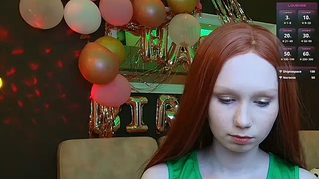 FoxyMira online show from June 18, 2026, 5:28 pm