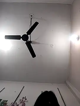 Yourhotsweetgirl online show from March 18, 2026, 5:38 pm