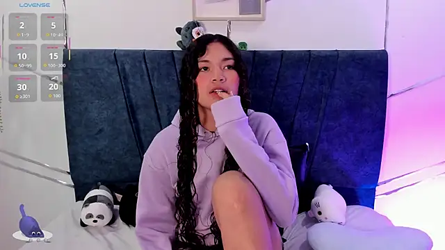 Camilla Miller01 online show from November 8, 2025, 2:06 pm