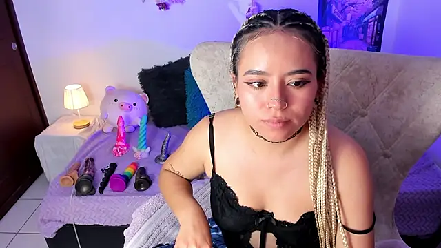 Nataliahenao69 online show from August 3, 2026, 4:00 am