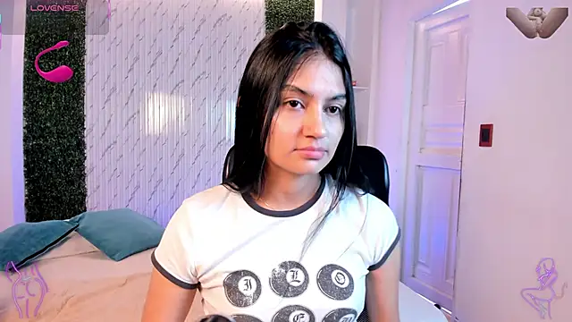 AidaJones online show from March 12, 2026, 12:44 pm