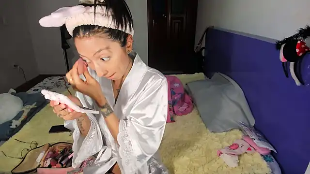 Anais lux online show from April 14, 2026, 11:55 pm