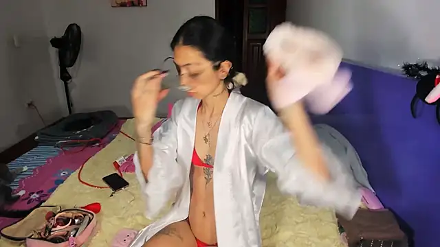 Anais lux online show from April 18, 2026, 12:25 am