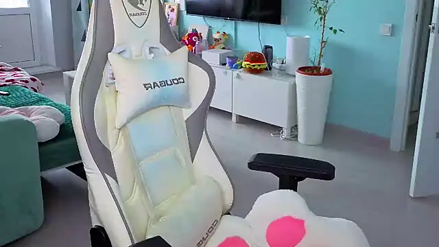 Im suka online show from April 6, 2026, 3:15 am