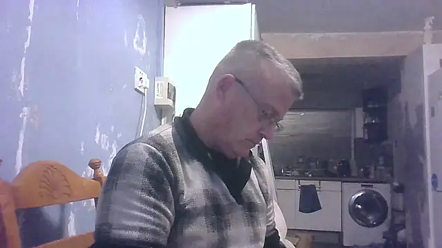 hefin18 online show from December 3, 2025, 9:57 pm