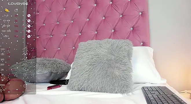 CapricornGirl  online show from September 30, 2025, 11:21 pm