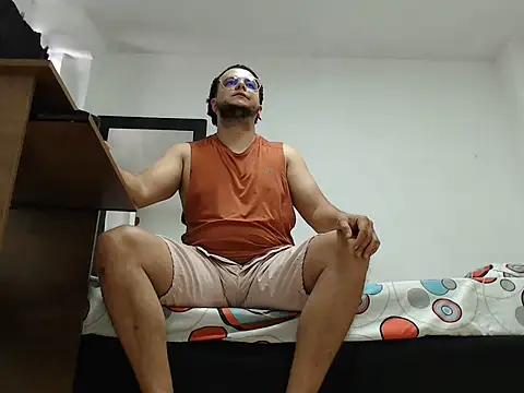 cloudsxxx online show from May 27, 2026, 3:09 pm