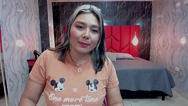 LatinaHoleQueen online show from May 19, 2026, 3:07 pm