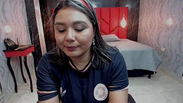 LatinaHoleQueen online show from July 7, 2026, 3:38 pm