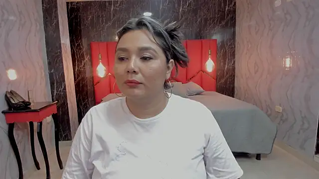 LatinaHoleQueen online show from July 17, 2026, 3:29 pm