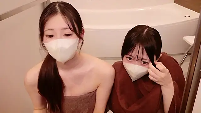 Snapshot of MOEMOE-Q chatting on November 4, 2025, 7:35 pm MOEMOE-Q online show from November 4, 2025, 7:35 pm