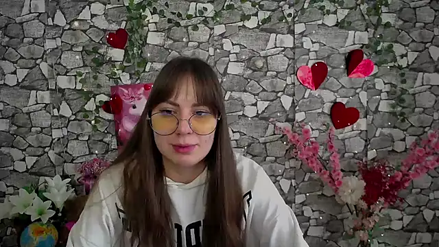 Amanda Bright  online show from November 15, 2025, 11:40 am