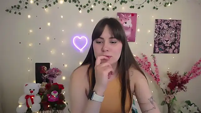 Amanda Bright  online show from May 13, 2026, 10:23 am