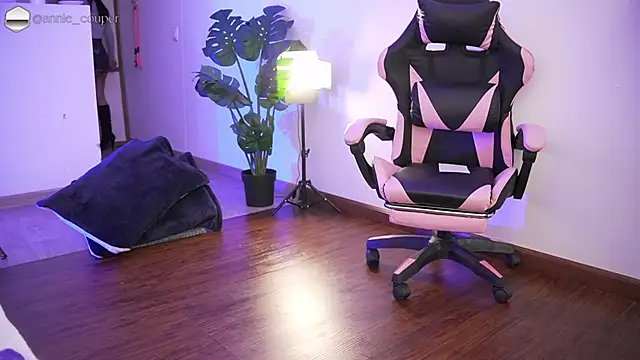 AnnieCouperr online show from March 11, 2026, 7:53 pm