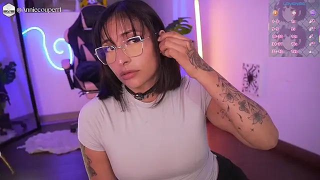AnnieCouperr online show from May 18, 2026, 8:47 pm