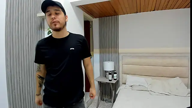 Amazing Wallen online show from October 7, 2025, 4:37 pm