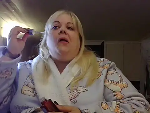 Kinkyhousewife83 online show from October 16, 2025, 10:05 am