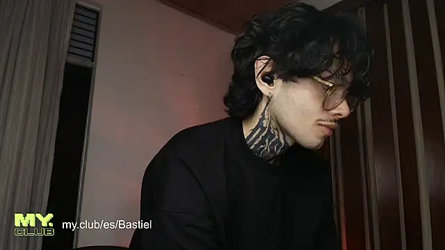 Mihail leroy online show from April 11, 2026, 3:33 am