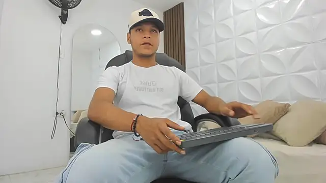 Ricky Owens1 online show from November 24, 2025, 8:41 pm