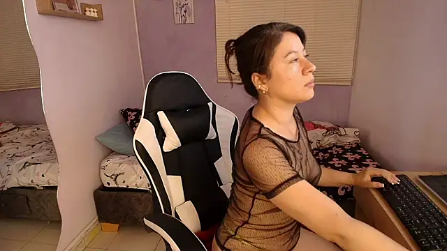 luna desiree online show from February 17, 2026, 11:44 pm