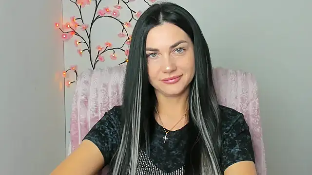 Snapshot of Lune_Moon chatting on April 18, 2026, 5:22 am Lune Moon online show from April 18, 2026, 5:22 am