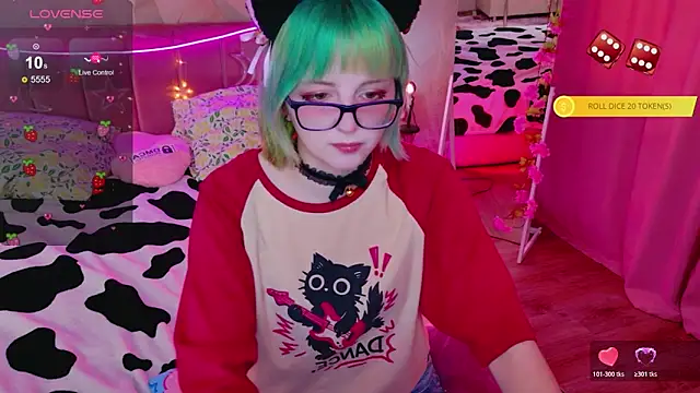 CoralineYoung online show from April 25, 2026, 7:11 am