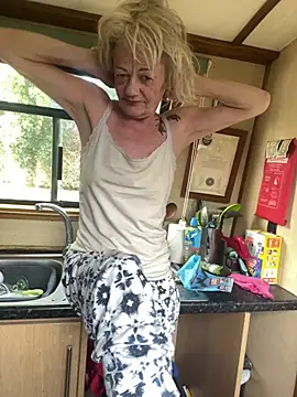 ladyboatlady online show from April 5, 2026, 8:44 am