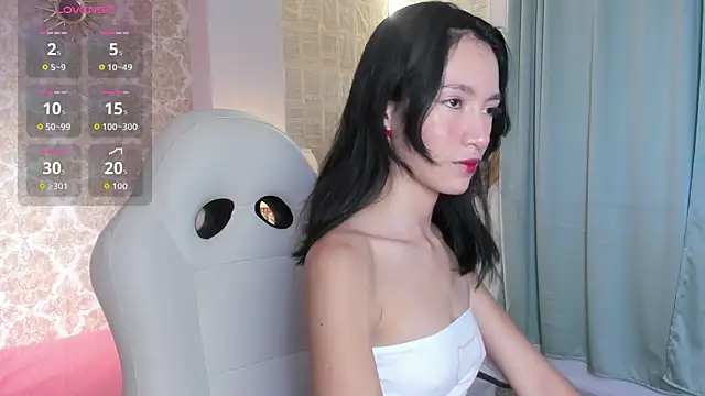 LilyThea online show from September 17, 2025, 8:43 pm