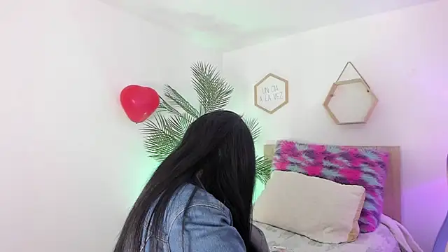 Hadid Jimenez  online show from February 20, 2026, 9:15 pm