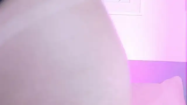 cutepetitee online show from February 27, 2026, 7:25 pm