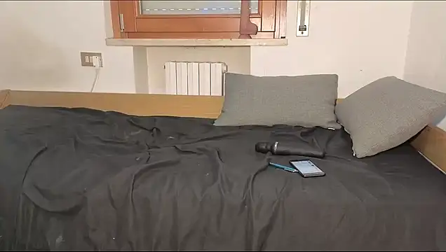 Nina-Holly online show from April 9, 2026, 1:05 pm