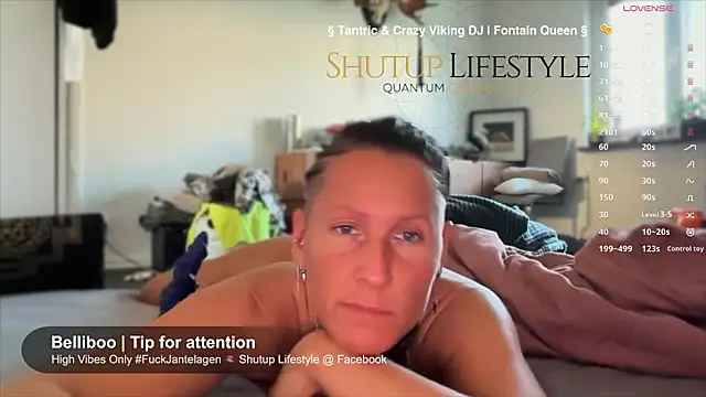 Snapshot of SwingWingWomanSweden chatting on September 27, 2025, 6:18 am SwingWingWomanSweden online show from September 27, 2025, 6:18 am