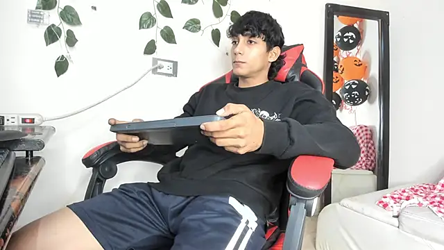 Snapshot of axel_rousse2 chatting on November 5, 2025, 10:32 pm axel rousse2 online show from November 5, 2025, 10:32 pm